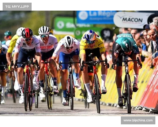 从实力到性格再到时代转型探析大卫路易斯落选的深层原因